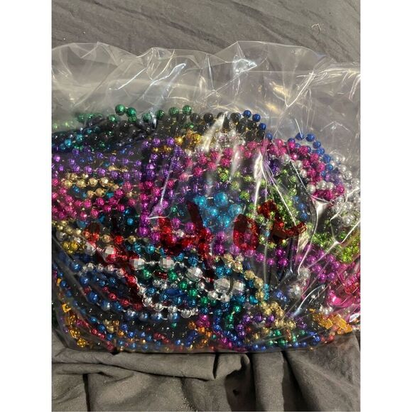 Mardi Gras Parade Party Rainbow Multicolor Bead Necklaces Lot 4lbs 4oz Bag Full - Picture 1 of 3